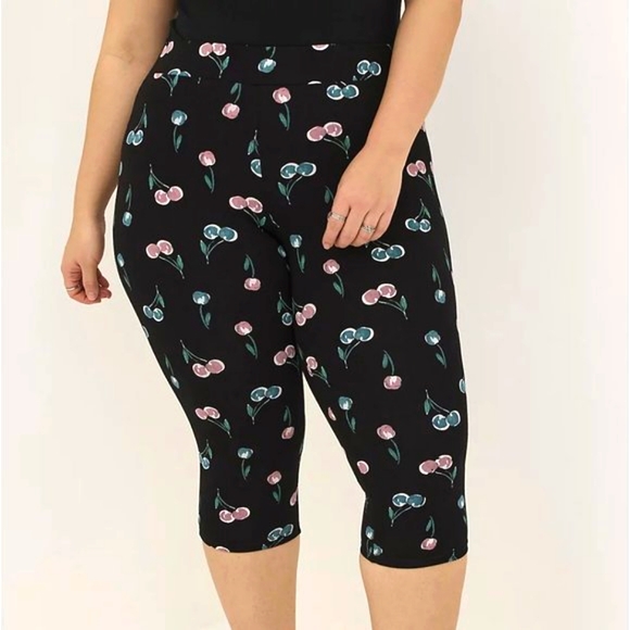 ❤️NWT VINTAGE TORRID VALENTINES DAY LEGGING - CHERRY PRINT - PEDAL PUSHER CROP - Picture 11 of 15